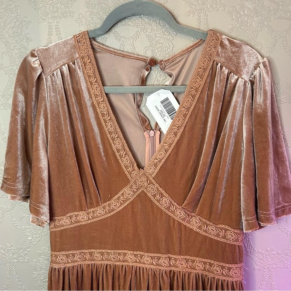 Elegant Brown V-Neck Dress Sadie Grace Renaissance dress velvet new nwt L large - Picture 2 of 7